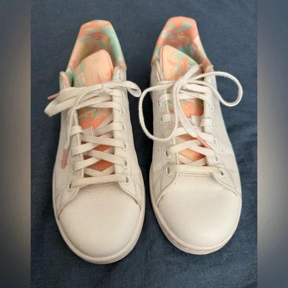 Stan Smith Adidas Girls Sneakers - Picture 1 of 9